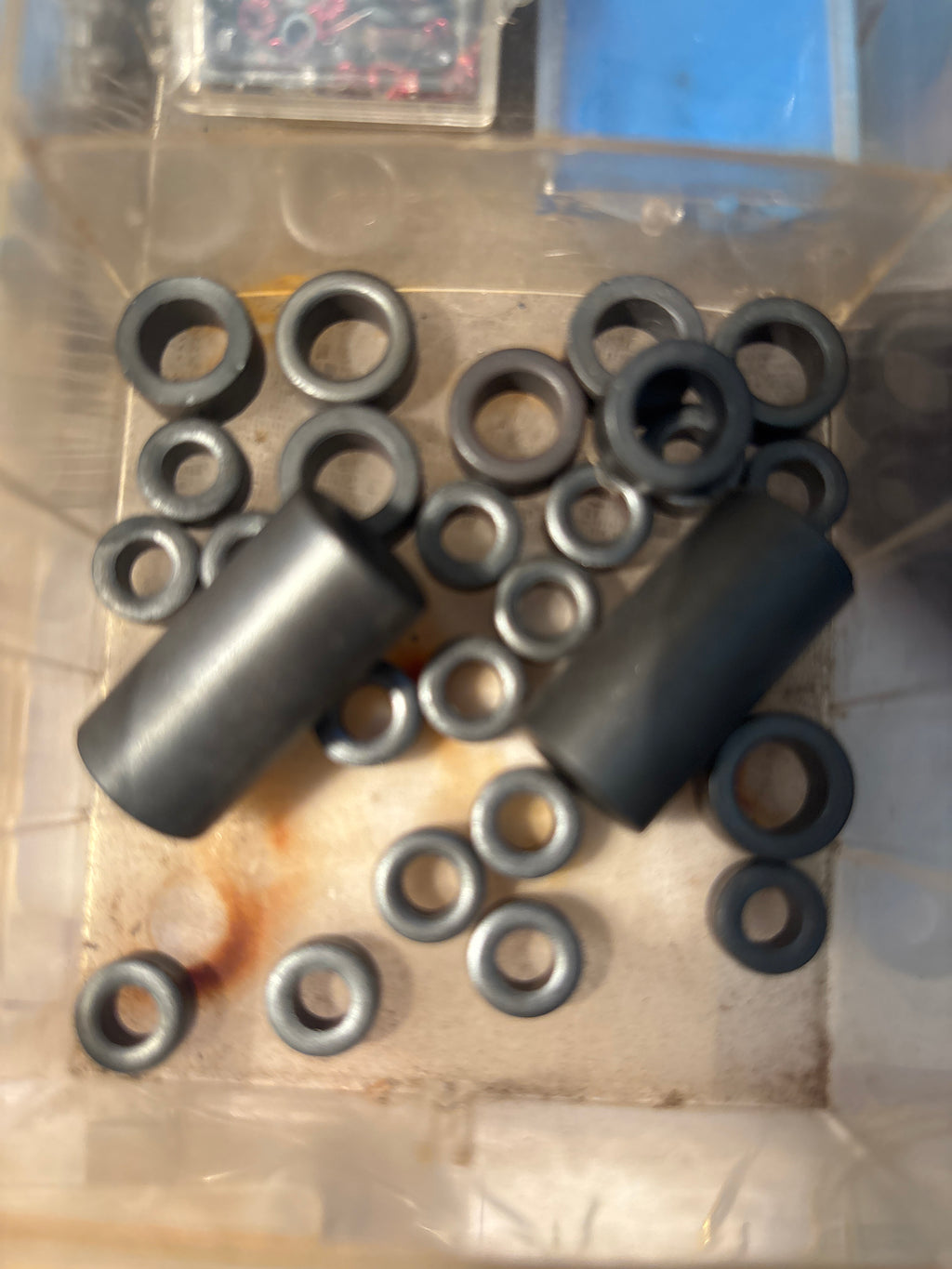 Ferrite core electromagnetic stabilizing pendants